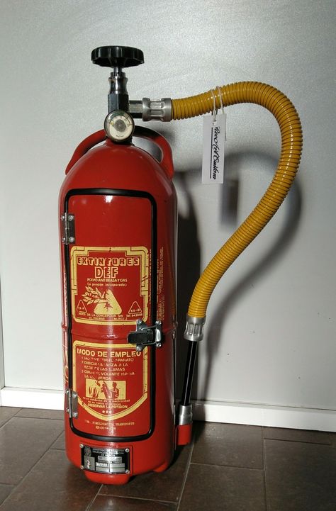 Extintor de incendio antiguo reciclado Fire Extinguishers, Fire Extinguisher, Black Friday, Concept Art, Flash, Blue, Black, Art