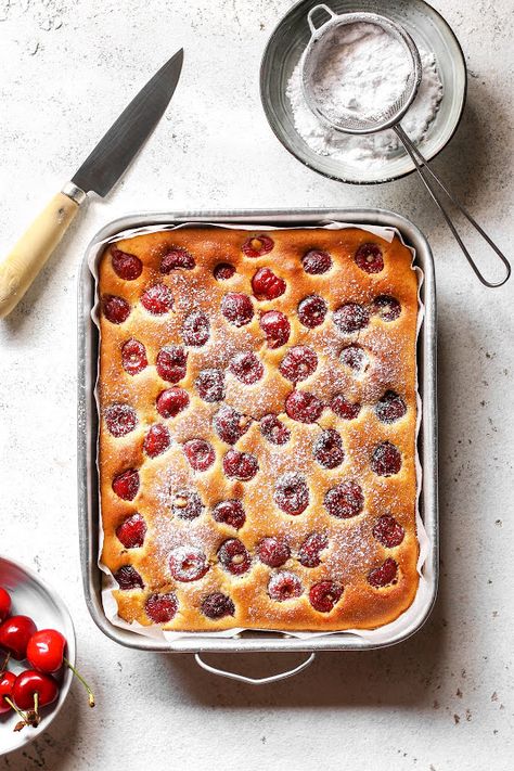 Fresh Cherry Cake Recipe, Peach Yogurt Cake, Berry Yogurt Cake, Cherry Cake Recipe, Yogurt Dessert, Yoghurt Cake, Oat Cakes, Cherry Cake, Yogurt Cake