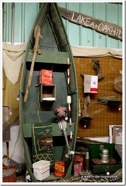 Ideas For Antique Booth, Antique Shop Display, Booth Display Ideas, Antique Booth Displays, Antique Mall Booth, Window Display Retail, Antique Booth, Store Window Displays, Visual Merchandising Displays