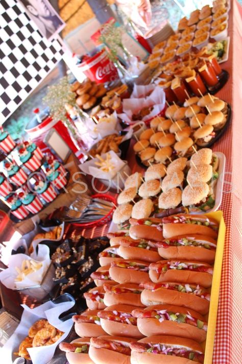 American Food Party Ideas, Birthday Ideas Food Table, American Diner Party Theme, Carnival Party Food Table, Carnival Food For Birthday Party, Grease Food Ideas, Retro Bbq Party, 18th Party Food Ideas, 40th Party Food Ideas