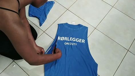 Upcycle an old t-shirt into a gym stringer tank top by following this easy tutorial. Make Tank Top Out Of Tshirt, Diy Tank Top From T Shirt, Cut A Shirt, Diy Tank Top, Tank Tops Diy, Stringer Tank Top, Gym Tanks, Running Tanks, Running Tank Tops