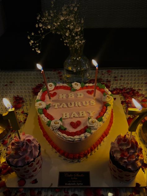 Birthday cake, taurus baby, aesthetic, 17th birthday, roses Taurus Szn Cake, Taurus Baby Cake, Taurus Birthday Cake, Taurus Cake, 21st Bday Cake, Baby Aesthetic, Taurus Birthday, Birthday Roses, 24th Birthday