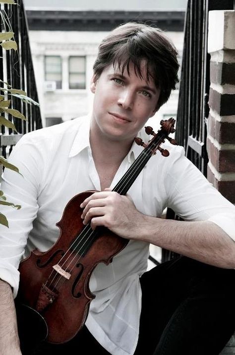 Joshua Bell..... Top Fave, best portrayal of his passion for the violin. Joshua Bell, Cool Violins, Bell Top, Violin Players, Violin Strings, Cellos, Sound Mind, Musical Art, Jazz Musicians