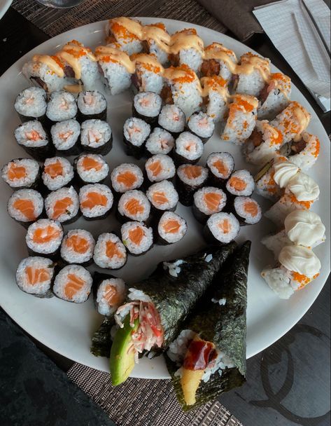 Sushi Pictures, Pictures At Home, Lover Aesthetic, Aesthetic Pics, Food Healthy, Vision Board, At Home, Healthy Recipes, Drinks