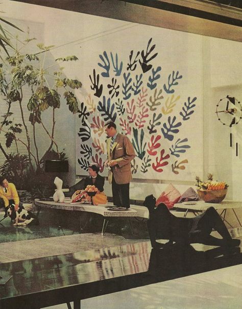 Mr. & Mrs. Sidney F. Brody in their house with mural by Matisse Bathroom Mural, Garden Mural, Mid Century Modern Walls, Mural Wall Art, Mid Century Art, Modern Diy, Wall Patterns, Beautiful Interiors, Modern Wall