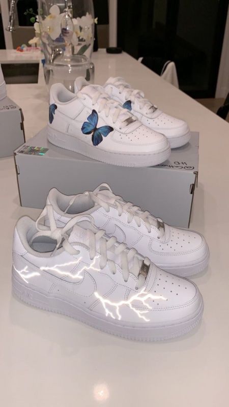 How to design your sneakers and stand different from everyone. Costume Air Force 1s, Costume Air Force, Nike Shoes Air Force, Air Force 1s, Custom Nike Shoes, Nike Air Shoes, Cute Sneakers, Fresh Shoes, Hype Shoes