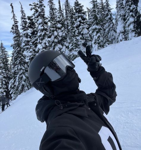 Ski trip Aesthetic Snowboarding Pictures, Snowboarding Aesthetic Men, Ski Outfit Aesthetic, Cold Pfp, High Quality Pfp, Quality Pfp, Snowboarding Pictures, Snowboarding Aesthetic, Pfp Tiktok