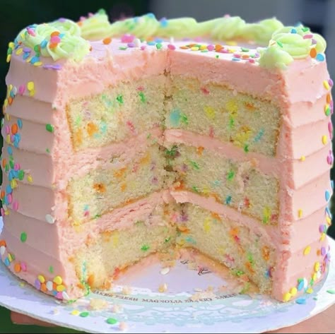 Pastel Cupcakes, Magnolia Bakery, Confetti Cake, Cute Baking, Instagram Giveaway, Nyc Food, Giveaway Time, Sweet Snacks Recipes, Just Cakes