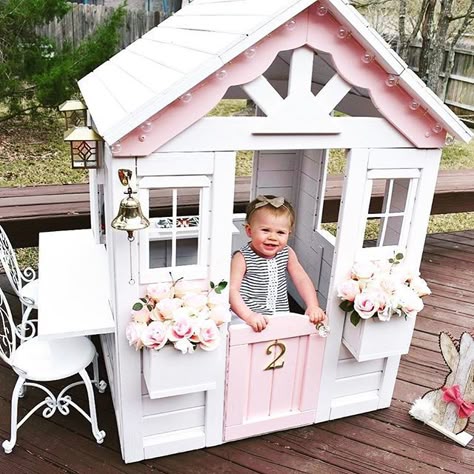 Can't stop, won't stop posting adorable playhouse upcycles. We can't even with those flowers and that sparkly door knob!   Image: @chelseyhuskey Kids Cubby Houses, Girls Playhouse, Diy Playhouse, Backyard Playhouse, Build A Playhouse, Wendy House, Cubby House, Playhouse Outdoor, Cubby Houses