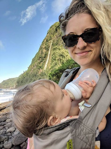 Hawaii With Toddler, Hawaii With Baby, Family Vacation Packing List, Baby Packing List, Travel With Baby, Traveling With A Toddler, Hawaii Family Vacation, Couple With Baby, Hawaii Travel Guide