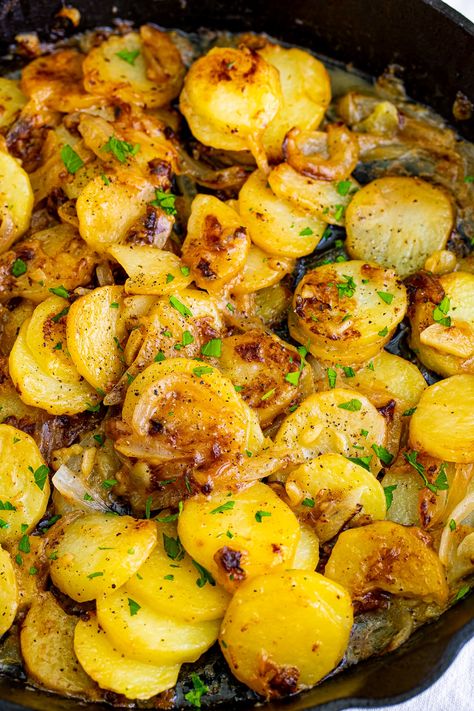 Potatoes Lyonnaise, Smothered Potatoes, Russet Potato Recipes, Southern Collard Greens, Red Potato Recipes, Homemade Chips, Vegetable Side Dishes Recipes, Cast Iron Skillet Recipes, Stewed Potatoes