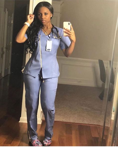 Nurse Outfit Scrubs, Medical Scrubs Fashion, Nursing Goals, Stylish Scrubs, Scrub Style, Nurse Aesthetic, Doctor Outfit, Cute Scrubs, Scrubs Outfit