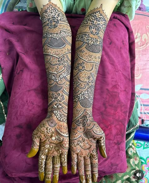 Muslim Bridal Makeup, Simple Henna Designs Hand, Engagement Hand, Bride Mehndi, Mehndi Video, Red Kurti, Hand Mehendi, Mehandhi Designs, Mahendi Designs