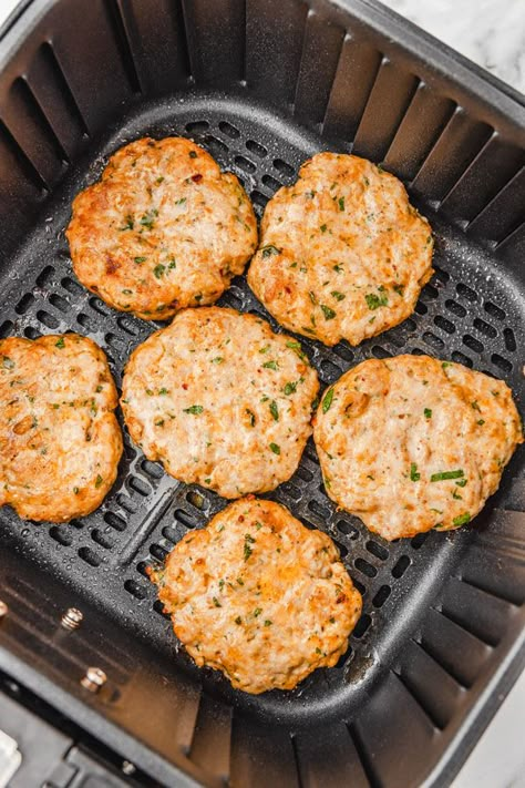 Air Fryer Chicken Patties Keto Chicken Patties, Air Fryer Chicken Burgers, Air Fryer Chicken Patties, Chicken Patty Recipes, 2023 Meals, Ground Chicken Burgers, Chicken Burgers Recipe, Ground Chicken Recipes, Chicken Patties