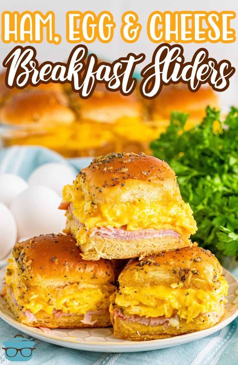 These breakfast sliders are layered with rolls, ham slices, sliced cheese, scrambled eggs and melted butter. Perfect for breakfast on the go! Breakie Ideas, Cheese Scrambled Eggs, Meal Board, Ham Slices, Eggs Cheese Breakfast, Breakfast Sliders, Sliced Cheese, Ham Breakfast, Ham Sandwich