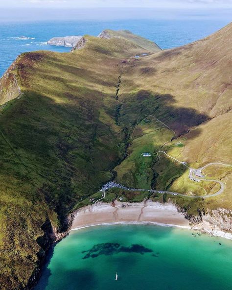 Ireland Travel on Instagram: “A different view of Keem Bay 😍 🏝️ Achill Island 🇮🇪 By @flying.hiker #beachview #keembay #wildatlanticway #bestbeach #thisisireland…” Adventure Painting, Places I Wanna Visit, Wild Atlantic Way, Travel History, Lovely Places, Because I Can, I Want To Travel, Beach View, Travel Bug