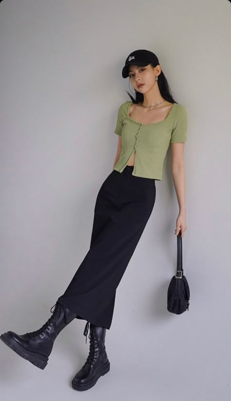 Edgy Mini Dress, Summer Outfits Vietnam, Croquette Aesthetic Outfits Summer, How To Style Long Skirts, Green And Black Outfits, Gf Outfits, Natural Image, Flamboyant Natural, Black Maxi Skirt