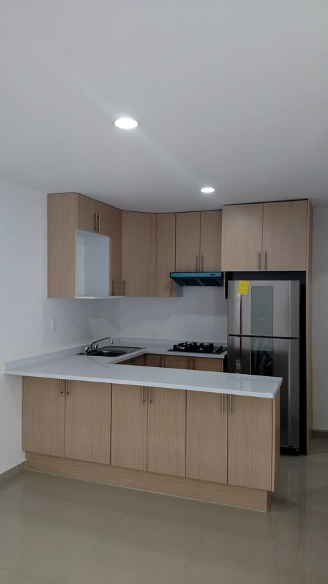 Remodelacion despacho de contadores cocinas modernas de h+r arquitectos moderno | homify Minimalist Dekor, Bedroom Minimalist, Tiny House Kitchen, Kitchen Room Design, Interior Modern, Ideas Garden, Apartment Kitchen, Tiny Kitchen, Trendy Kitchen