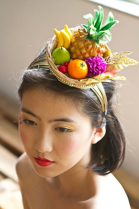 Fruit Hat Diy, Tropical Burlesque, Mexican Theme Party Outfit, Diy Fruit Bowl, Fruit Hat, Bowl Hat, Carmen Miranda, Mexican Party Theme, Diy Costume