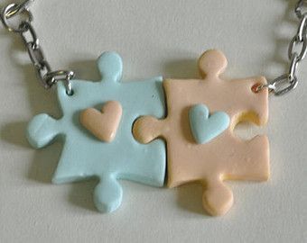 Friendship Keychains, Clay Keychain, Diy Air Dry Clay, Clay Diy Projects, Tanah Liat, Clay Crafts Air Dry, Polymer Clay Diy, Polymer Clay Jewelry Diy, Cute Polymer Clay