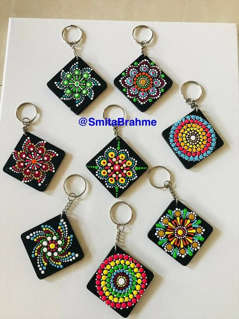 Dot Art Keychain, Diy Diamond Painting Ideas, Square Dot Mandala, Dot Painting Tools, Rocks For Garden, Garden Rock Art, Mandala Jewelry, Mandala Rock Art, Rock Painting Ideas