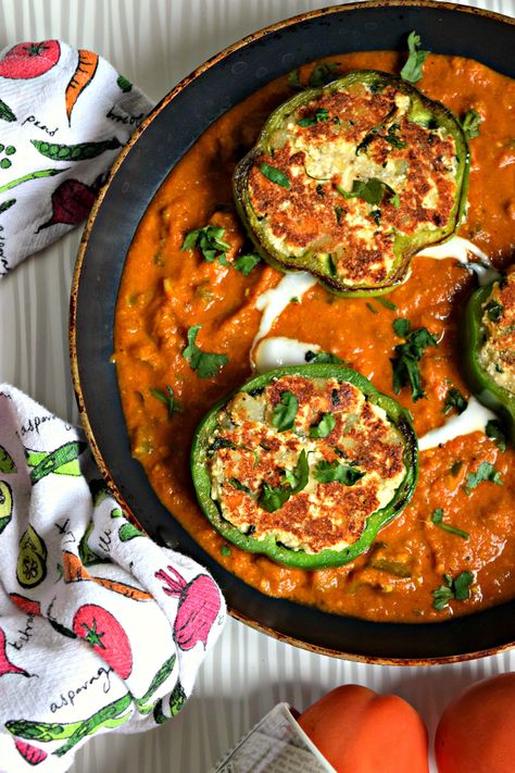 Chilly Paneer in Tomato Capsicum Gravy - Cookilicious Panner Chilly, Chilly Paneer Photography, Paneer And Capsicum Recipe, Vegetarian Stuffed Capsicum, Eggplant And Capsicum Recipes, Stuffed Capsicum Vegetarian Indian, Pot Luck, Capsicum Recipes, Vegetarian Gravy