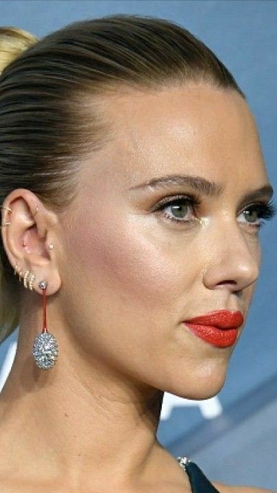 Scarlet Johanson, Ear Piercings Chart, Black Widow Natasha, Marvel Actors, Margot Robbie, Black Queen, Scarlett Johansson, Beauty Inspiration, Pretty Woman