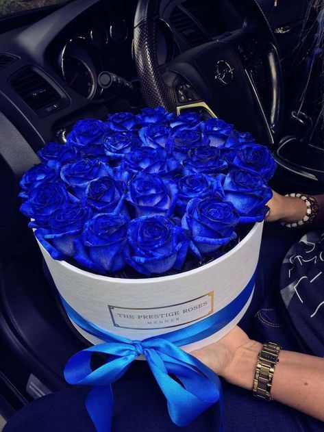 Roses Bouquet Gift, Flower Gift Ideas, Flower Store, Flowers Bouquet Gift, Creative Gift Wrapping, Flower Therapy, Beautiful Bouquet Of Flowers, Luxury Flowers, Blue Roses