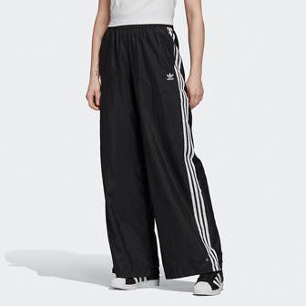 adidas sneakers shoes: men, women store | Best online shop SneakerStudio.com #3 Adidas Hose, Stylist Outfit, Pants Adidas, Mom Bod, Girl Shirts, Fashion Shoes Sandals, Adidas Joggers, Adidas Track Pants, Casual Bottoms