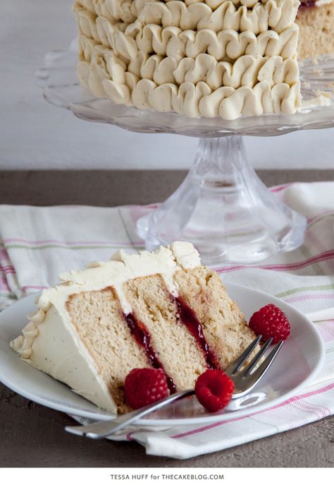 Raspberry Earl Grey Cake | by Tessa Huff for TheCakeBlog.com Earl Grey Cake Recipe, Spring Cakes Recipes, Earl Grey Cake, Grey Cake, Cake Styles, Raspberry Desserts, Hazelnut Cake, Spring Cake, Bite Size Desserts