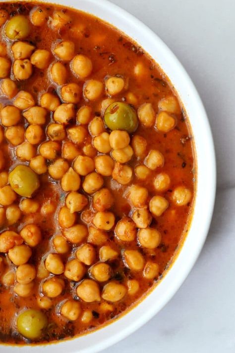 Stewed Chickpeas, Usa Recipes, Avocado Egg Recipes, Garbanzo Bean Recipes, Veg Meals, Chicken Empanadas, Creamy Mustard Sauce, Puerto Rico Food, Boricua Recipes