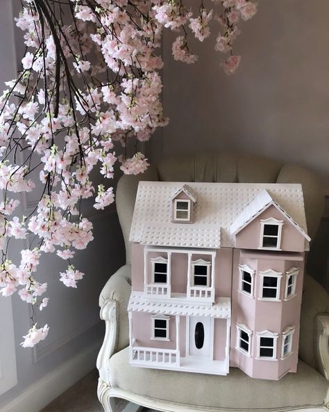 Victorian doll houses on Instagram: “Blush hues for your Wednesday afternoon 🌸 #newcolour #dollhouse #playtime #woodentoys #victorian #kidsroom #kidsdecor #kidsroominspo #doll…” Pink Victorian Dollhouse, Pink Doll House, Playskool Dollhouse, Chabby Chic, Wednesday Afternoon, Pink Palace, Doll House Plans, Victorian Dollhouse, White Windows