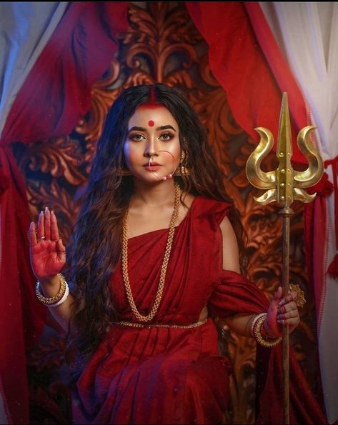 Durga Mata Makeup Look, Durga Look Photoshoot, Durga Maa Look Photoshoot, Durga Puja Makeup Look, Durga Maa Makeup Look, Durga Puja Photoshoot, Bengali Makeup, Goddess Attire, Traditional Poses