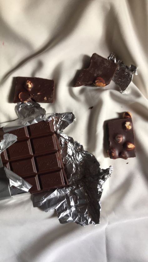 Melt in mouths right 🤎? Chocolate Morning, Lindt Dark Chocolate, Chocolate Lindt, Craving Chocolate, Lindt Chocolate, Chocolate Craving, Melting Chocolate, Dark Chocolate, Candy