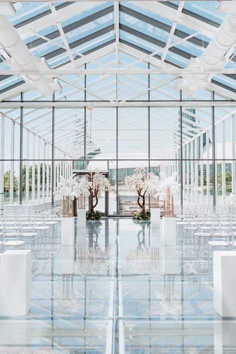 One couple's chic fashion forward Hotel X Toronto wedding. Hotel X Toronto Wedding, Hotel X Wedding Toronto, Triangle Architecture, Toronto Wedding Venues, Receptions Ideas, Rooftop Wedding Ceremony, Wedding Venues Ontario, Glass House Wedding, Jordan Wedding