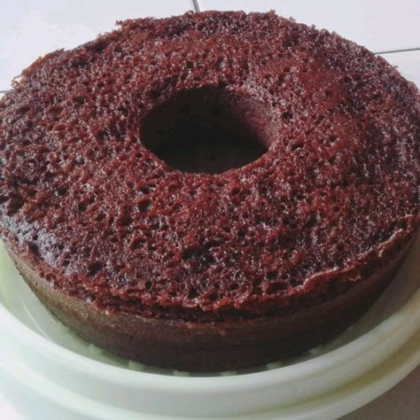 Resep Bolu Karamel Sarang Semut Panggang Indonesian Cake, Bolu Cake, Resep Cake, Family Cake, Bread Snacks, Caramel Cake, Asian Desserts, Chiffon Cake, Snack Box