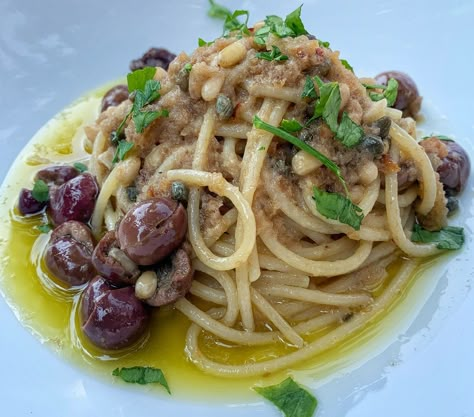 Gli spaghetti ru Marranzanu sono una ricetta tipicamente siciliana nata dalla fantasia di Nonno Pippinu. Un primo eccezionale da un gusto Aglio E Olio, Almond Cake Recipe, Sicilian Recipes, Spaghetti Pasta, Ribeye Steak, Almond Cakes, Linguine, Other Recipes, No Bake Desserts