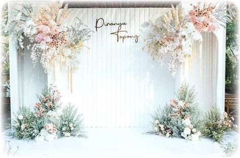 Wedding Backdrop Ideas Indoor, Backdrop Wedding Minimal, Indoor Wedding Backdrop Ideas, Minimal Wedding Backdrop, Decorating Ideas Wedding, Contemporary Wedding Decor, Wedding Decoration Idea, Ideas Wedding Decoration, Indoor Wedding Decorations