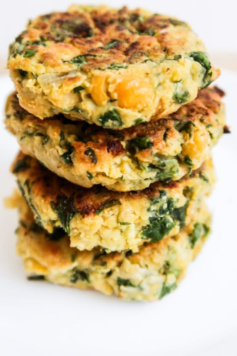 Easy Spinach Chickpea Cakes Recipe Chickpea Recipes Healthy, Chickpea Recipes Easy, Chickpea Cakes, Chickpea Patties, Granola Recipe Healthy, Vegetarian Meal Prep, Chickpea Recipes, Breakfast Meal Prep, Mediterranean Diet Recipes