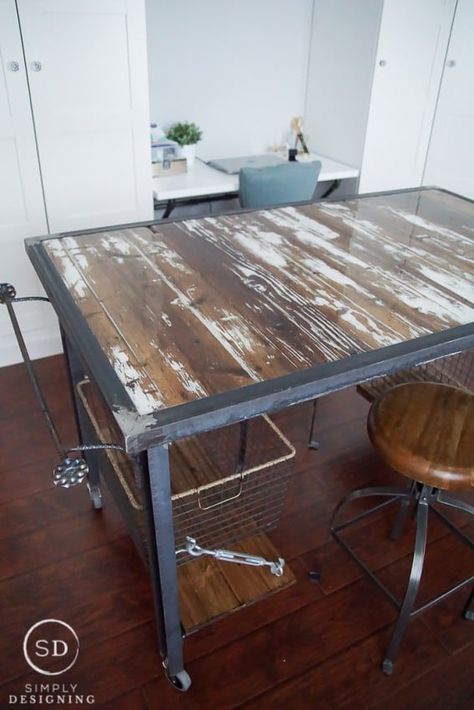 Craft Room Tables, Craft Tables, Diy Wood Work, Craft Table Diy, Diy Tables, Living Room Decorations, Industrial Design Furniture, Vintage Industrial Furniture, Diy Craft Room