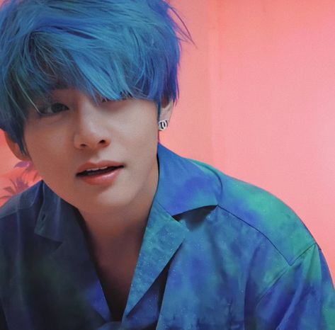 Taehyung Blue Hair, Taehyung Blue, Blue Hair Aesthetic, Taehyung Aesthetic, Taehyung Selca, Hair Icon, Taehyung Photoshoot, Aesthetic Blue, Bts Aesthetic Pictures