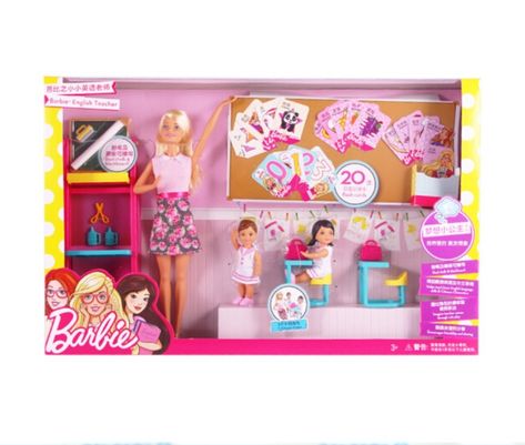 Barbie English Teacher she teaches English to 2 students in China or Japan. This is kinda cool. Barbie Travel, Original Barbie Doll, Barbie Chelsea Doll, Original Barbie, Diy Barbie House, Barbie Playsets, Baby Barbie, Barbie Doll Set, Chelsea Doll