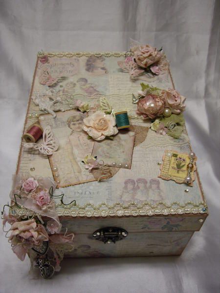 Altered Photo Box - love the vintage style - one commenter suggested would make a good memorial box for loved one, using flowers from funeral - artist Gloria Hidalgo         ************************************************ #altered #art #mixed #media #crafts #vintage #photo #box #memorial - tå√ Decorated Boxes, Altered Box, Arizona Living, Tattoos Quotes, Box Project, Memory Boxes, Altered Photo, Altered Art Projects, Decoupage Box