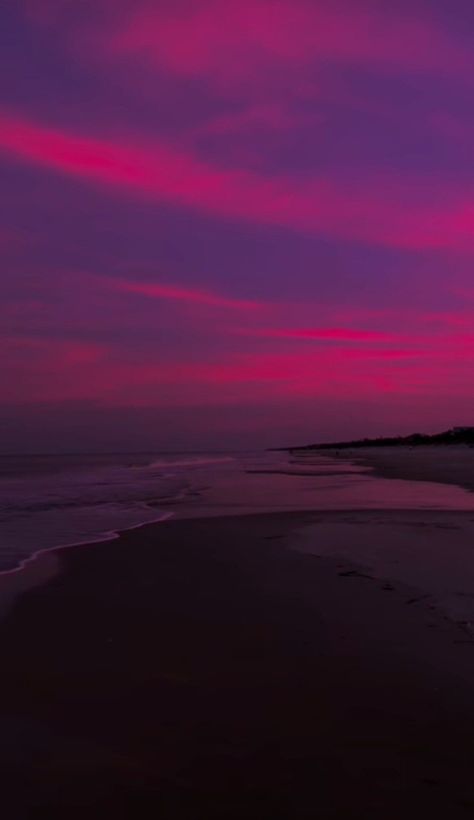 Pink Night Wallpaper, Pink Hour Sky, Pink Sunrise Aesthetic, Night Pink Aesthetic, Pink Hour Aesthetic, Dark Pink Aesthetic Wallpaper, Pink Lock Screen Wallpaper, Pink Night Sky, Pink Sunset Aesthetic