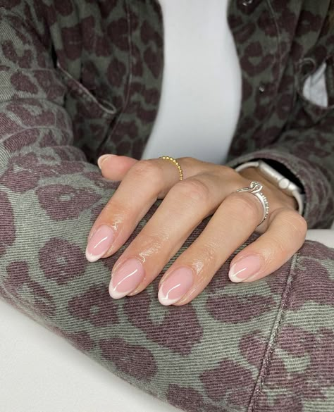 Biab Inspo Nails, Neutral Nails With Accent, Soft French Tip, Nails For London, Soft French Tip Nails, French Tips Almond Shape, Dip French Tip Nails, Simple Almond Acrylic Nails, Sofia Richie Nails