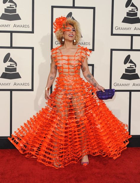 .                                                                                                                                                                                 Más Grammys 2015, Fashion Designer Aesthetics, Trash Fashion, Grammy Dresses, Ugly Dresses, Kawaii Clothes Goth, Runway Gowns, 2015 Outfits, Bad Fashion