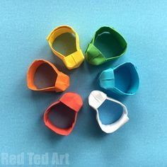 Easy Origami Ring DIY - Red more fun with paper. Look how CUTE these little paper rings are! A great Origami Pattern for Beginners. Diy Paper Rings, Origami Ring, Origami For Kids, Origami Bowl, Kids Ring, Easy Origami For Kids, Paper Folding Crafts, Paper Rings, Arts And Crafts For Teens