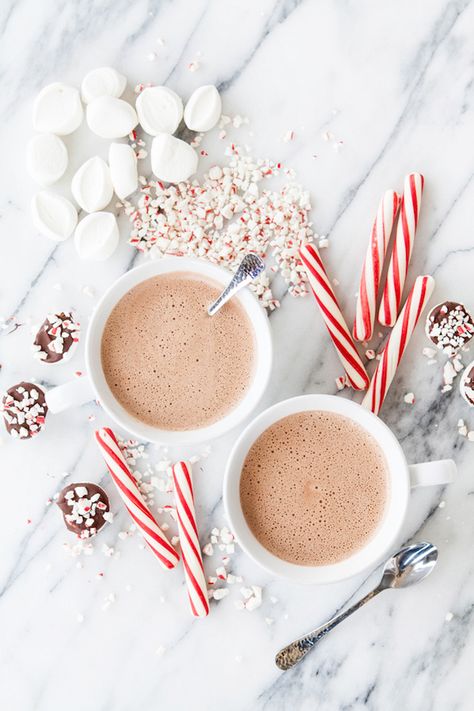 Mocha Whipped Cream, Alcoholic Hot Chocolate, Mocha Hot Chocolate, Spiked Hot Chocolate Recipe, Peppermint Hot Chocolate Recipe, Peppermint Mocha Creamer, Hot Chocolate Sign, Spiked Hot Chocolate, Cocoa Drink