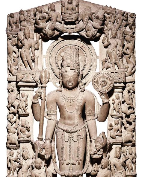 Harihara (Lord Vishnu and Shiva) 1000 yrs. Old Old Sculpture India, Old Sculpture, Vishnu And Shiva, Ancient Indian Architecture, Ancient Egypt Art, Indian Sculpture, Shiva Photos, Temple Architecture, Temple Art