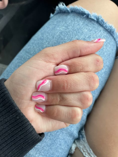 Squiqqle Line Nails, Pink Squiggly Line Nails, Nail Designs Squiggle, Squiggle Nails Short, Curvy Lines Nails, Nail Art Squiggly Lines, Nail Designs Squiggly Lines, Pink Nails With Lines, Swrill Design Nails